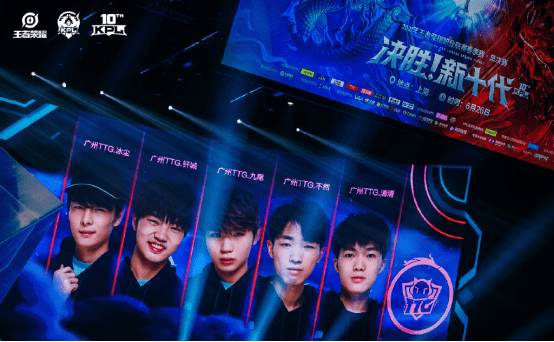 用实际行动 用实际行动